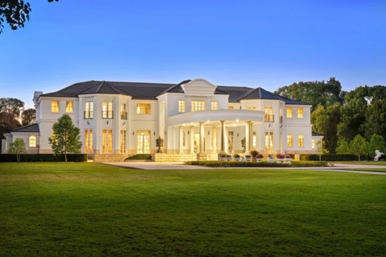 Oceanfront Luxury: The Ultimate Guide to Exclusive Coastal Living and Vacation Experiences